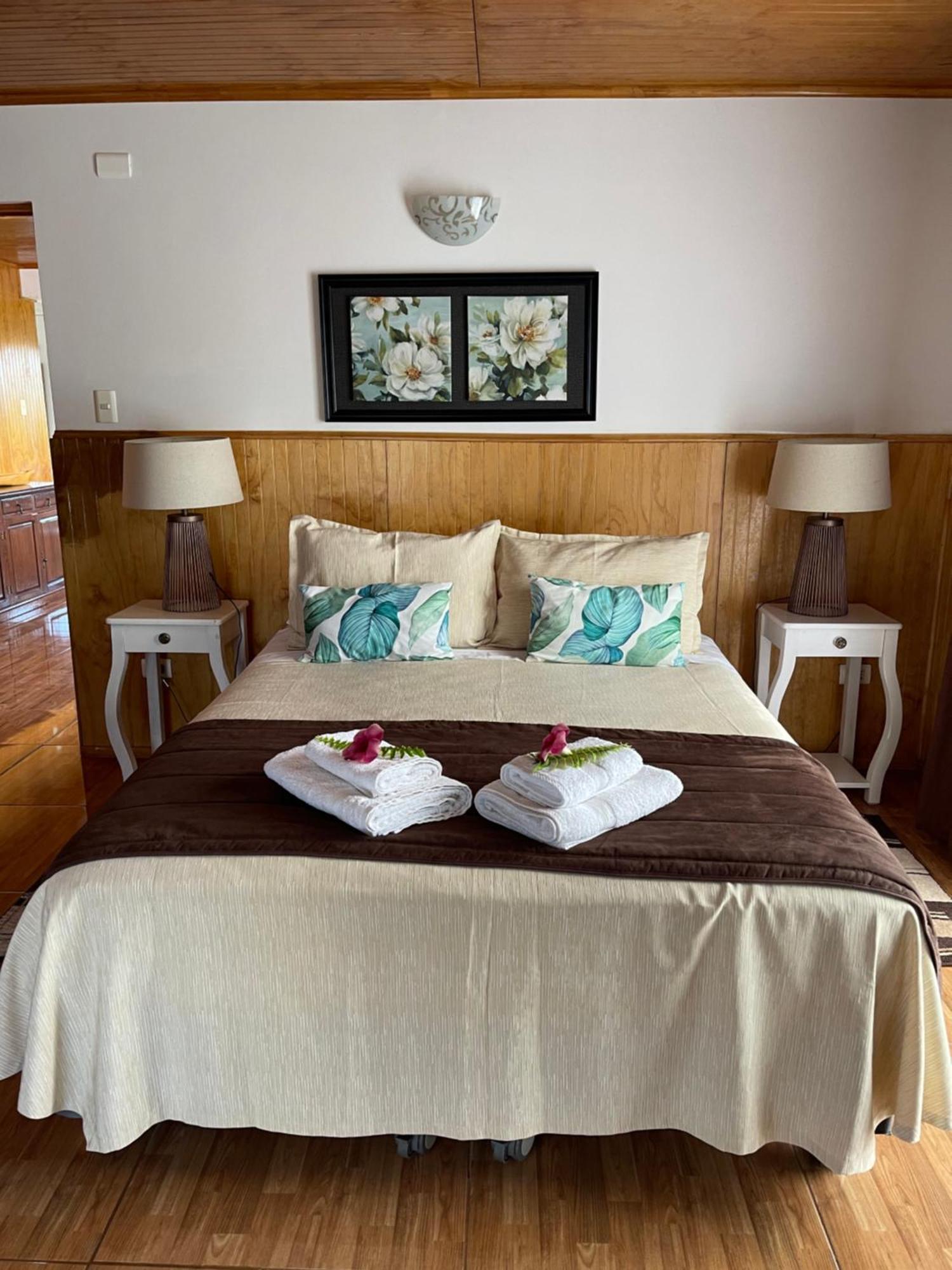 Teanehi Bed & Breakfast Hanga Roa Exterior photo