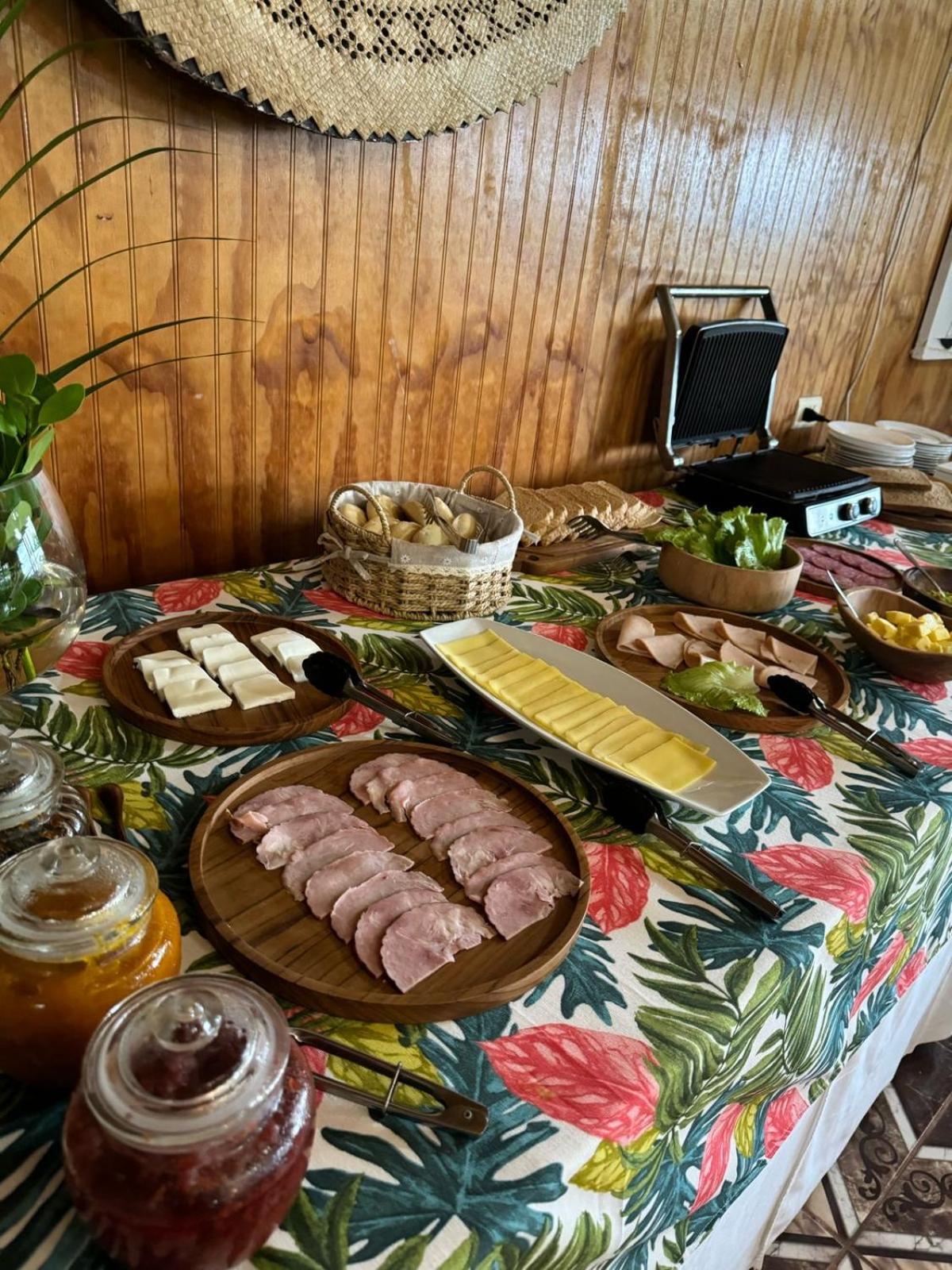 Teanehi Bed & Breakfast Hanga Roa Exterior photo