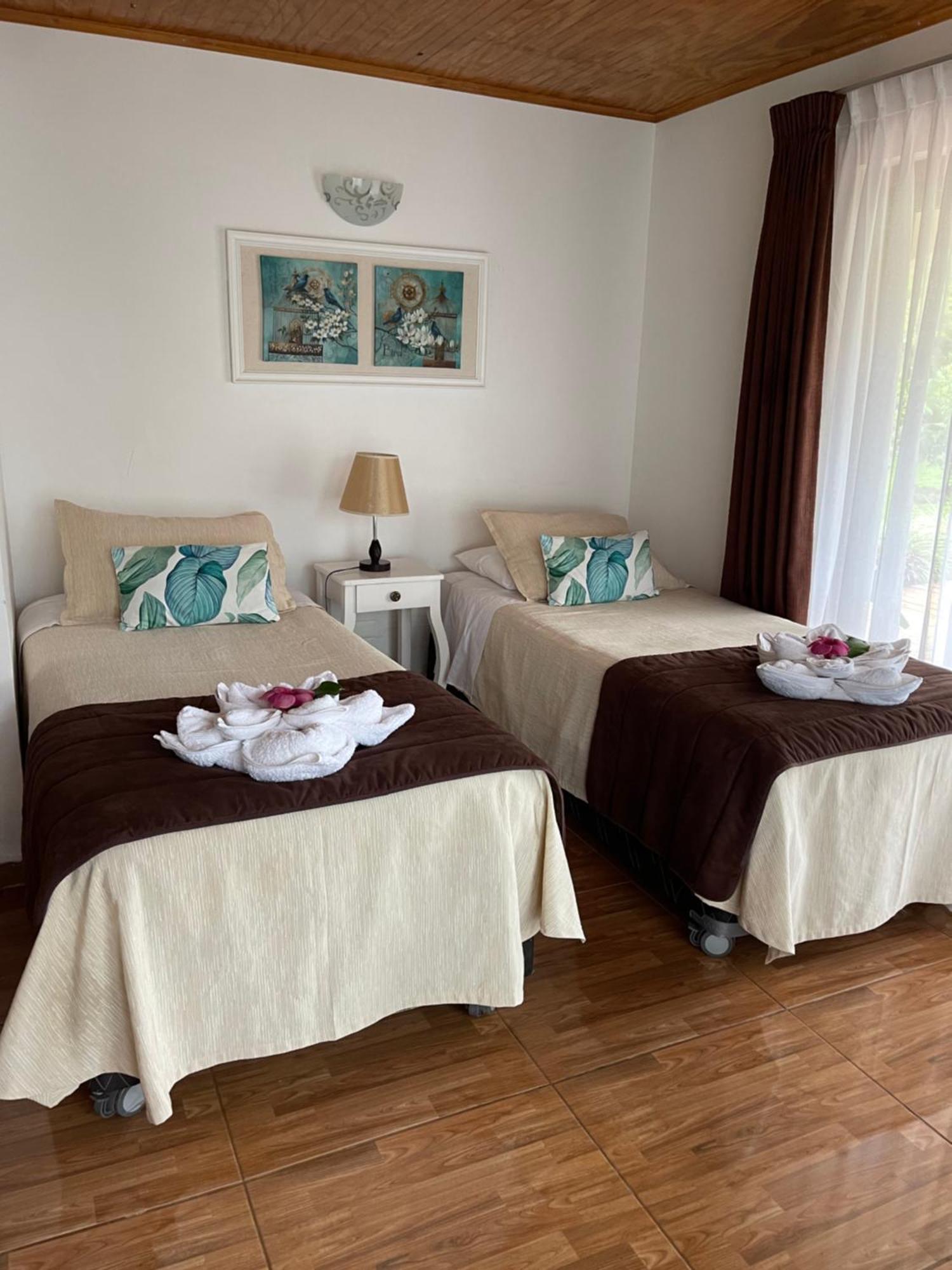 Teanehi Bed & Breakfast Hanga Roa Exterior photo