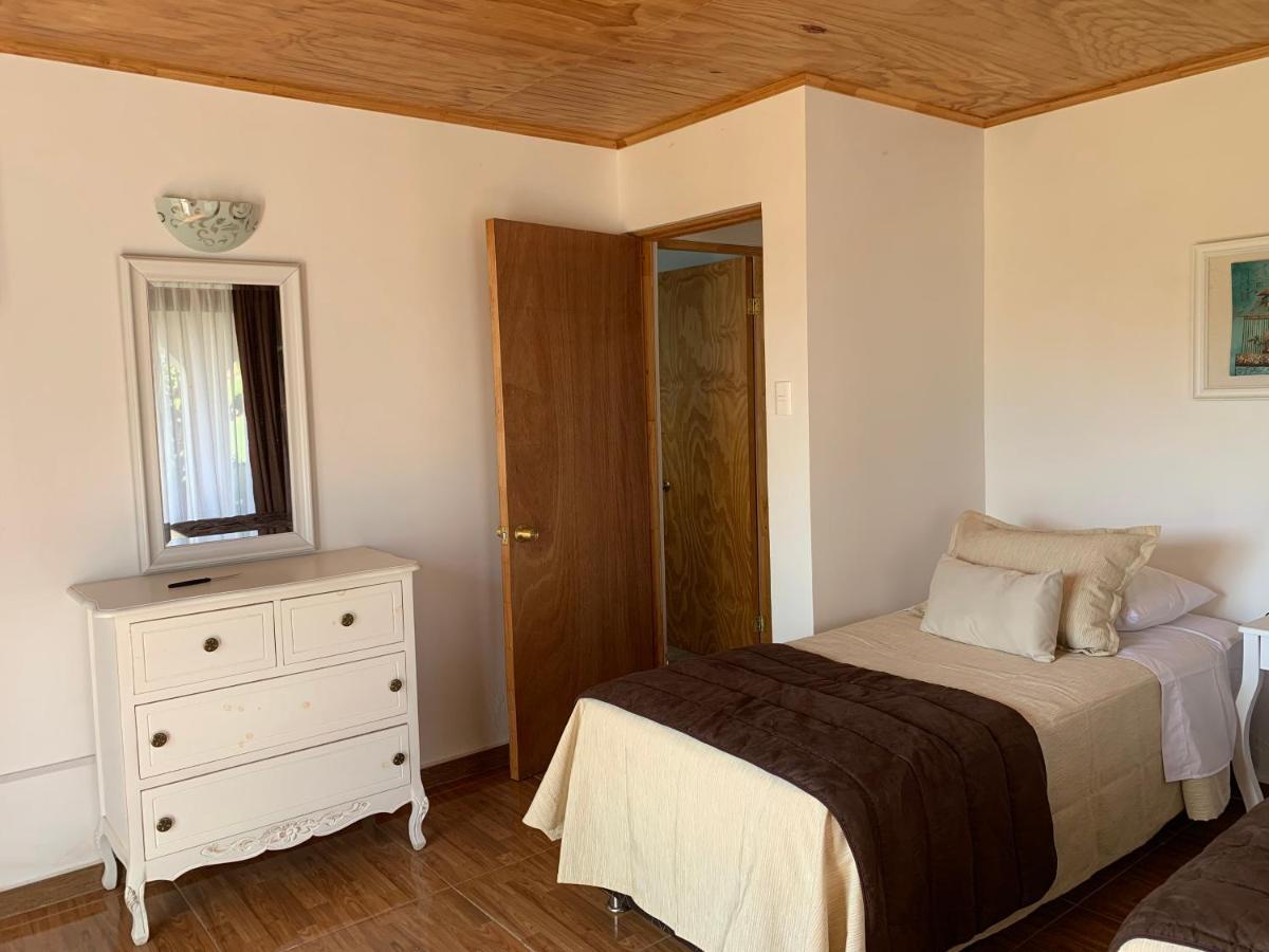 Teanehi Bed & Breakfast Hanga Roa Exterior photo