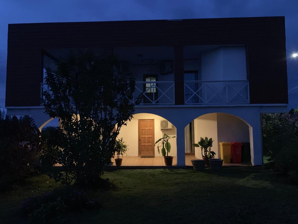 Teanehi Bed & Breakfast Hanga Roa Exterior photo