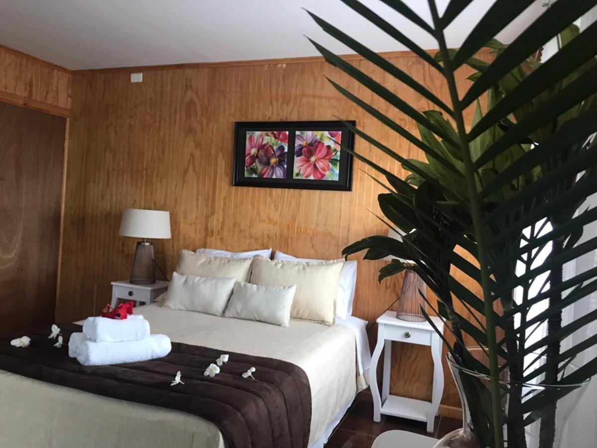 Teanehi Bed & Breakfast Hanga Roa Exterior photo